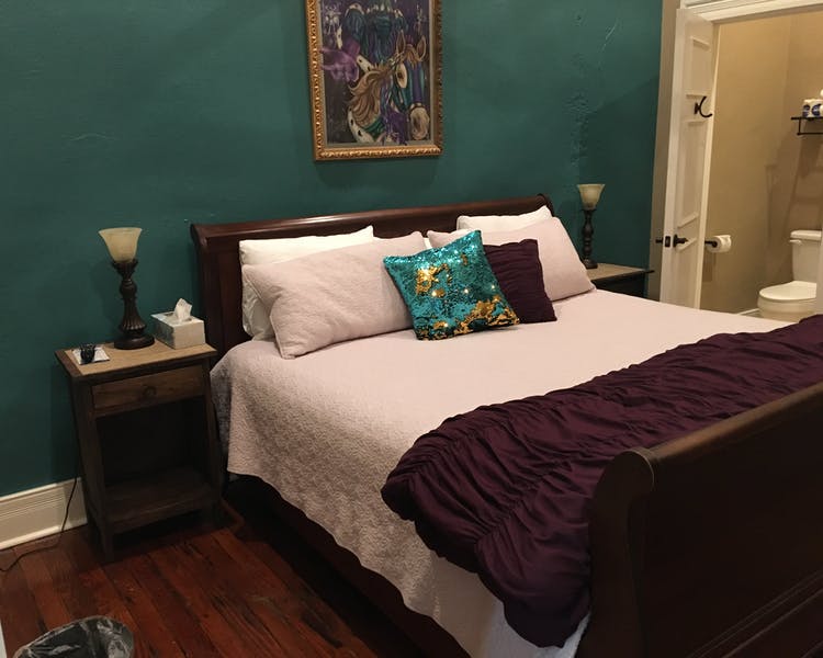 Historic Kahn Hotel - Image 2